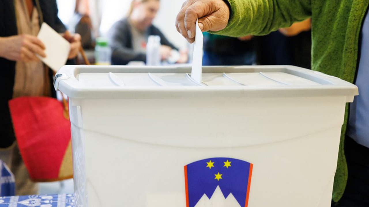 Slovenya'da genel seçim için sandık başında