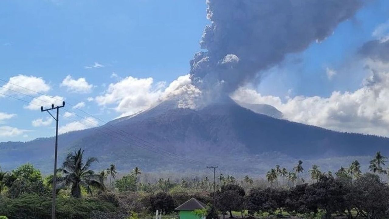 Endonezya'da Yanardağlar Üst Üste Harekete Geçti: Bölge Halkına "Teyakkuz" Çağrısı