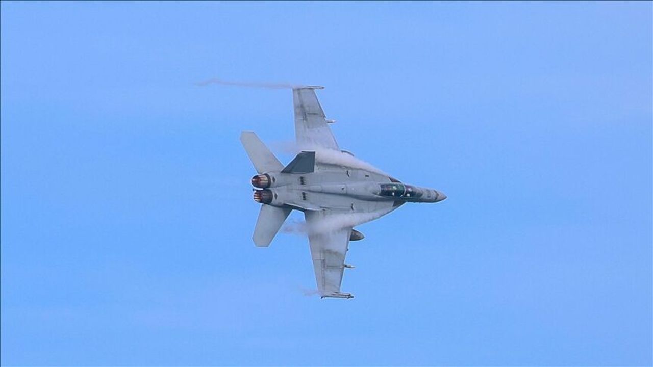 İran bir F-15 savaş uçağını düşürdü!