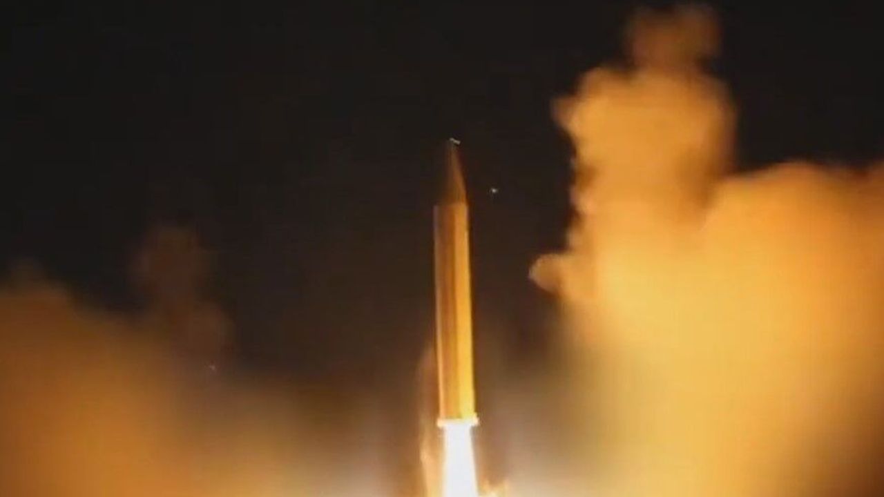 İran’dan işgal rejimine 1 Tonluk Balistik Füze!