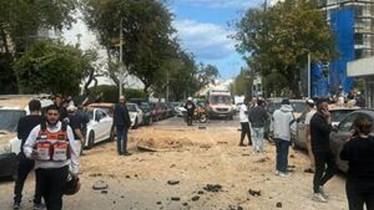 Tel Aviv'e füze yağdı: Ölü ve yaralılar var