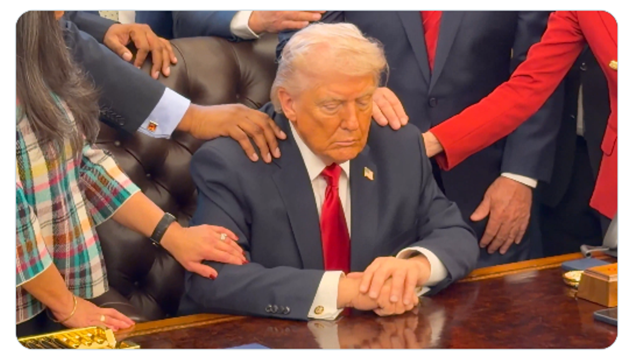 "Çifte standartın adı ABD’de ayin, burada laiklik nöbeti"