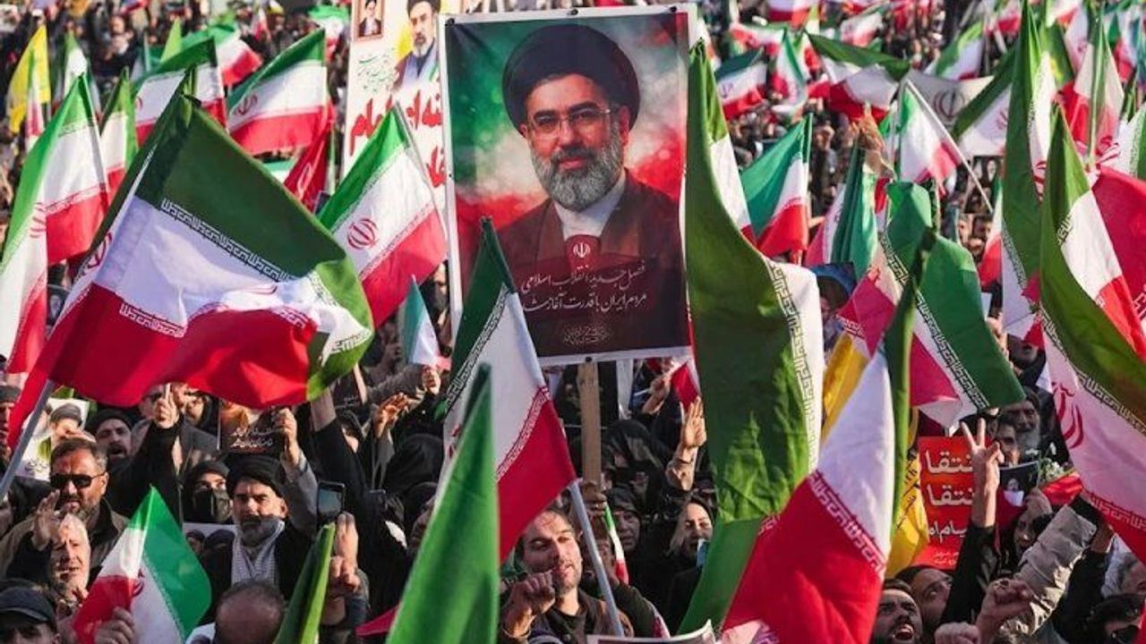 Sistan ve Belucistan’da bin Ehl-i Sünnet aliminden Hamaney’e biat!