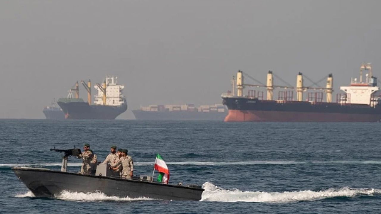 İran İslam Cumhuriyeti'nin misillemesi enerji hatlarını kilitledi