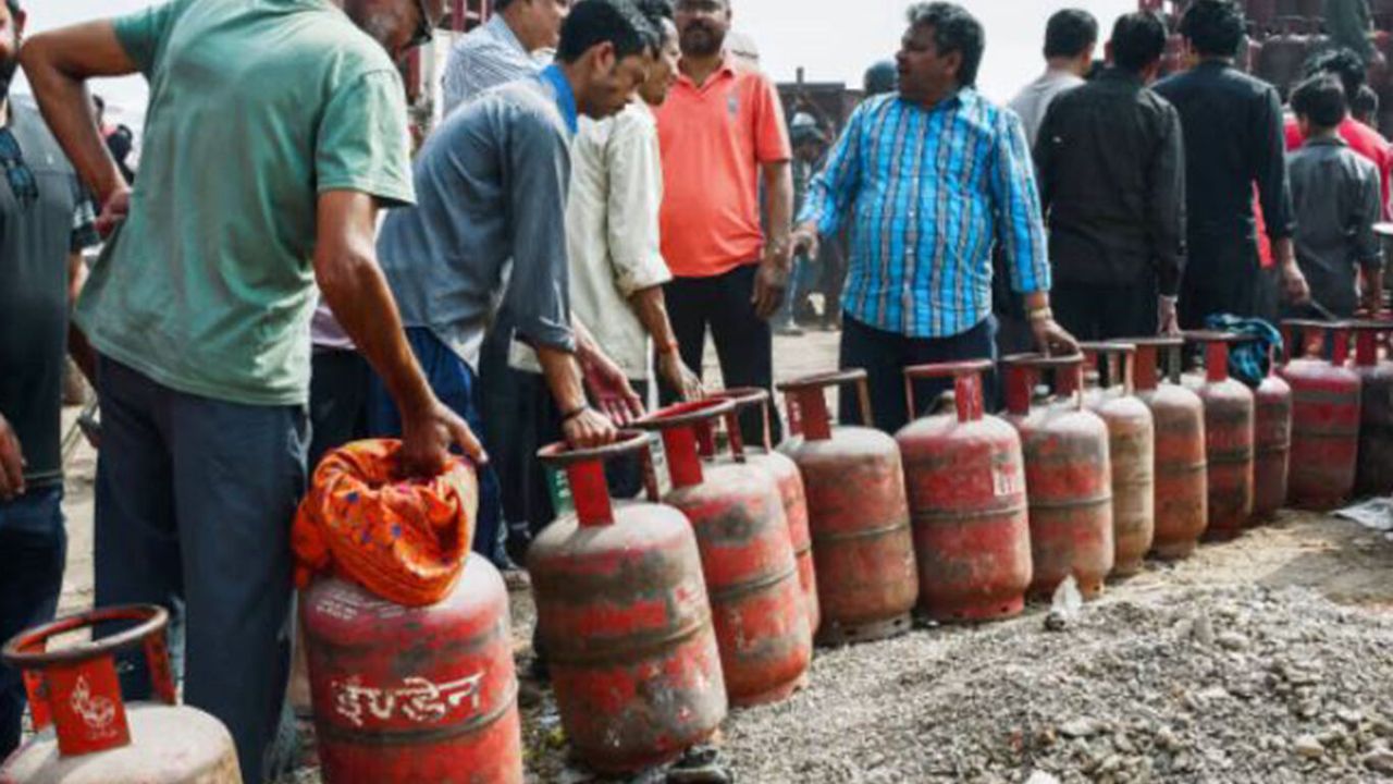 Hindistan’da Enerji Çıkmazı: Hürmüz Boğazı Kararı Yakıt Krizini Tetikledi