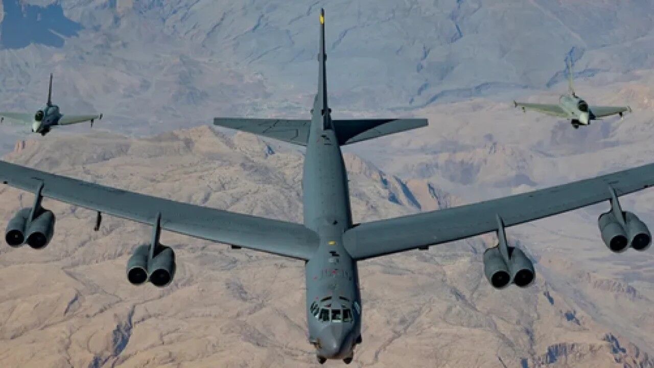 Bombardıman uçakları İngiltere'den havalandı!