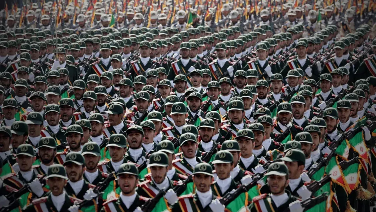 İran Devrim  Muhafızları: Hamaney'in intikamı alınacak