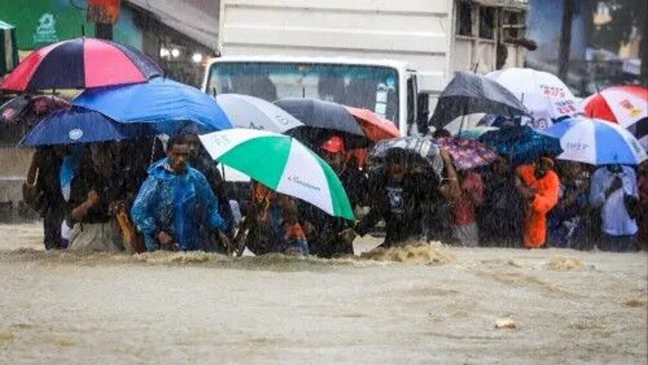 Şiddetli yağışların yol açtığı sellerde can kaybı 42’ye yükseldi