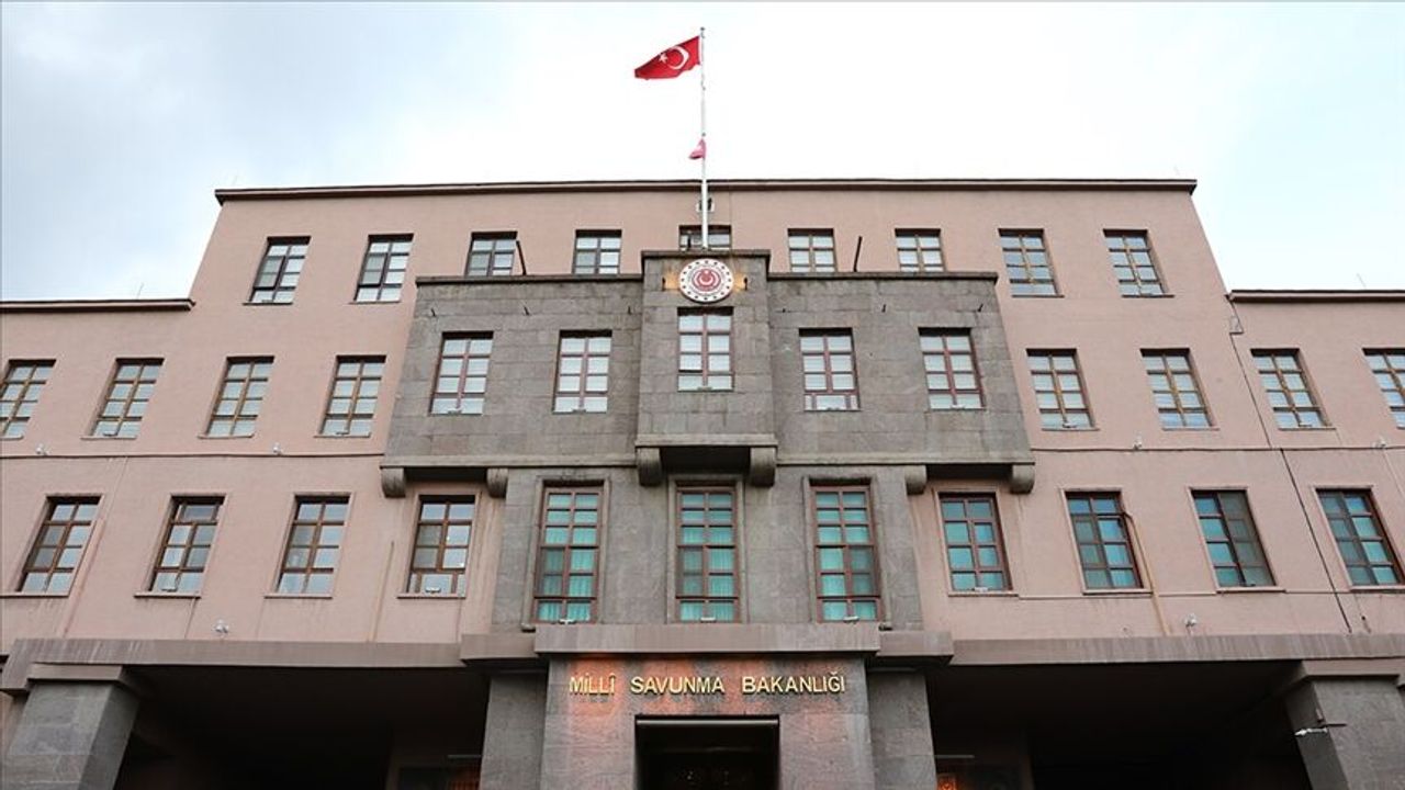 MSB'den son dakika: İran'dan ateşlenen balistik mühimmatın parçaları Gaziantep'te boş alana düştü