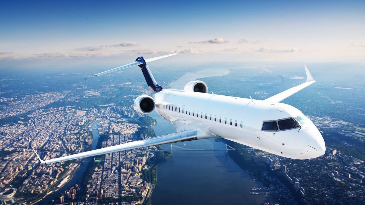 Savaş uçakları vurdu: Bilet fiyatları uçuyor