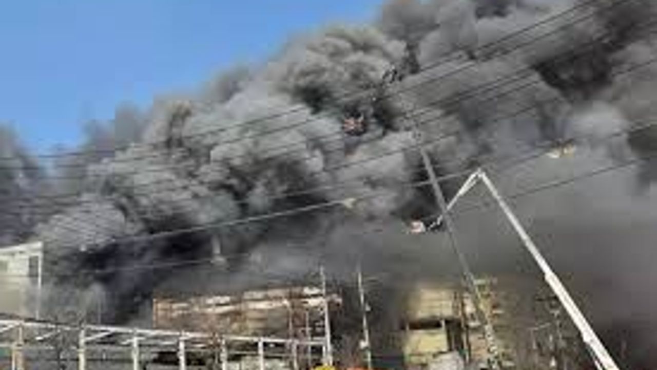 Otomobil fabrikasında çıkan yangında 11 kişi öldü, 59 kişi yaralandı