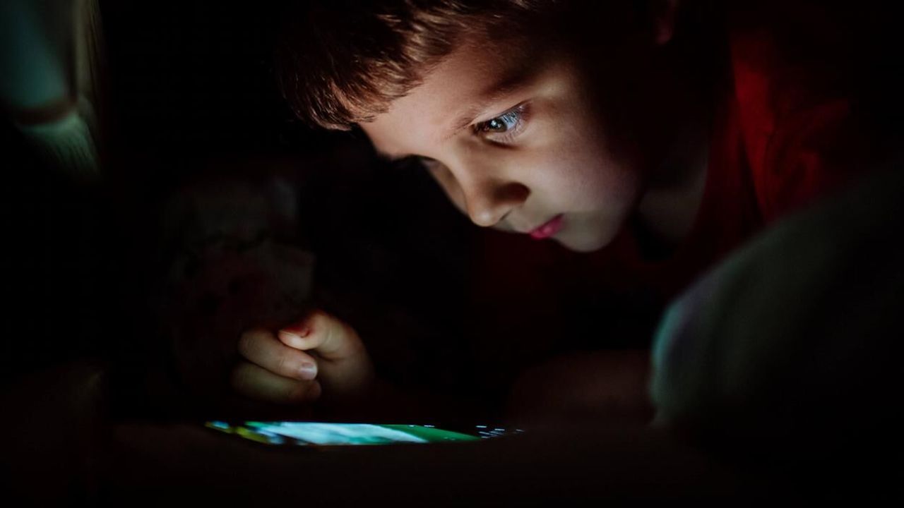 16 yaş altındakilere sosyal medya yasağı getirdiler