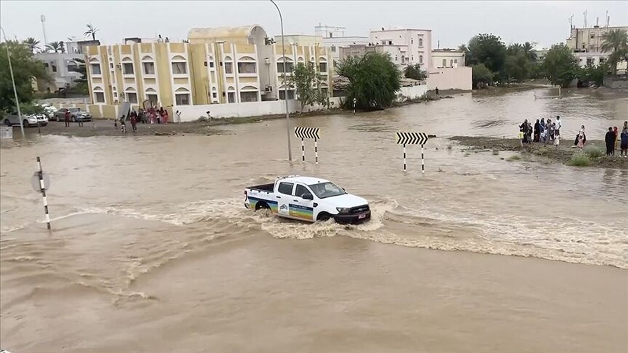 Umman'da sel felaketi: 8 Kişi hayatını kaybetti!