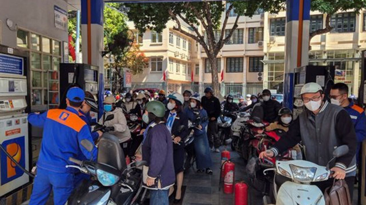 Vietnam’da Enerji Alarmı: Akaryakıt Sıkıntısı Gündemde
