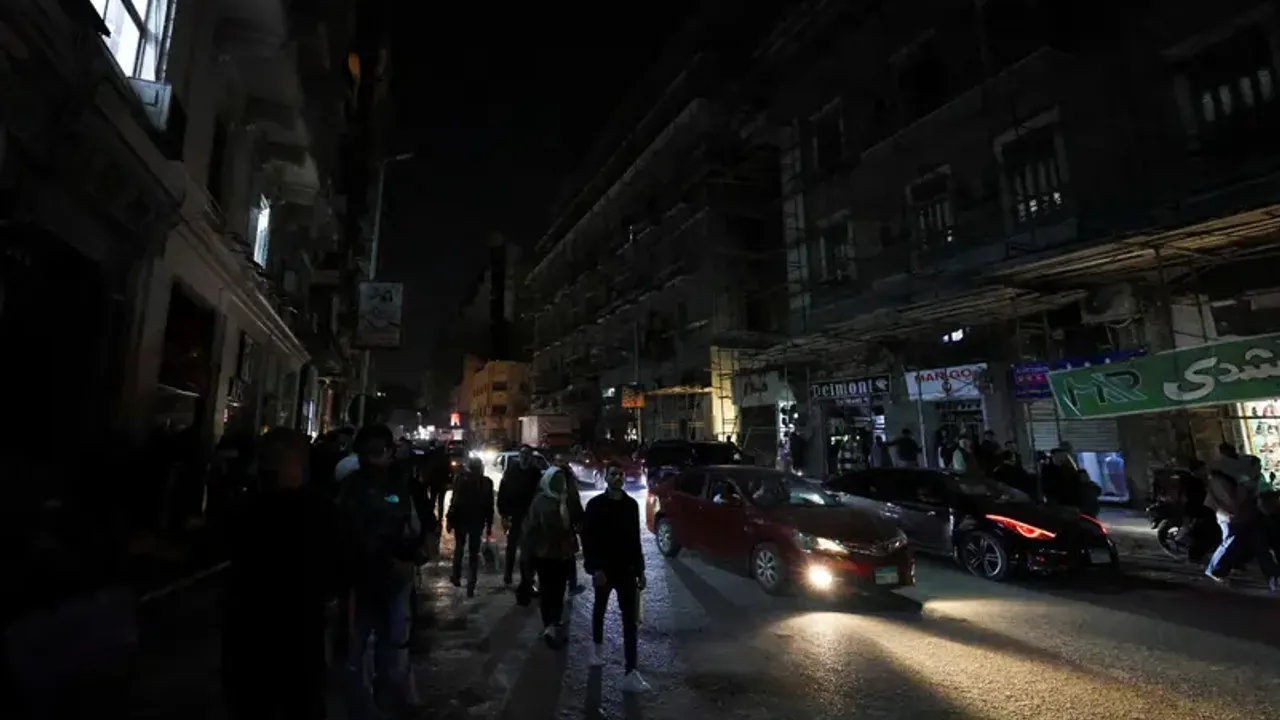 Şehir korona günlerine döndü.. Elektrik tasarrufu kapanması..