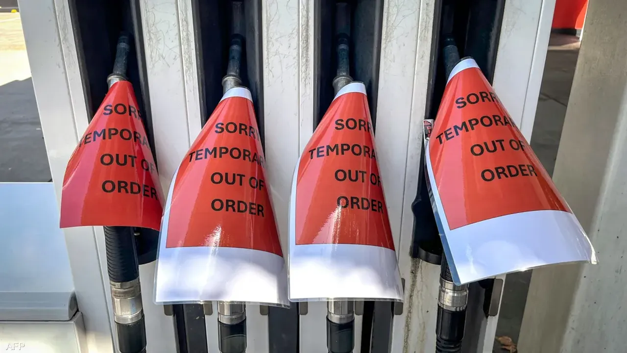Ülkede elektrik gitti, yüzlerce istasyonda yakıt bitti
