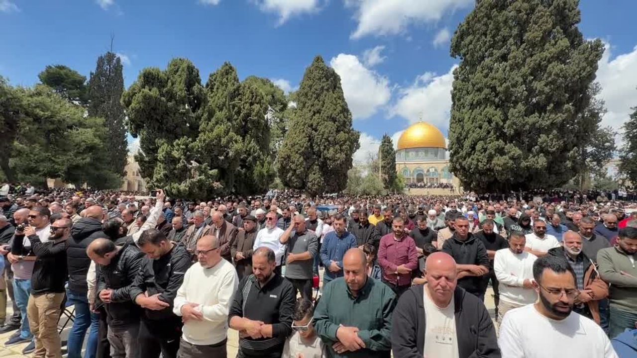 Mescid-i Aksa 5 hafta sonra Cuma namazında müminlerle buluştu