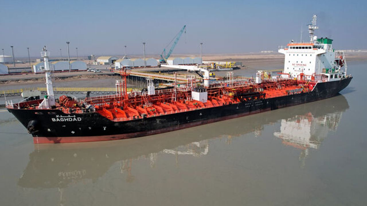 Irak'tan Suriye'ye akaryakıt nakli başladı