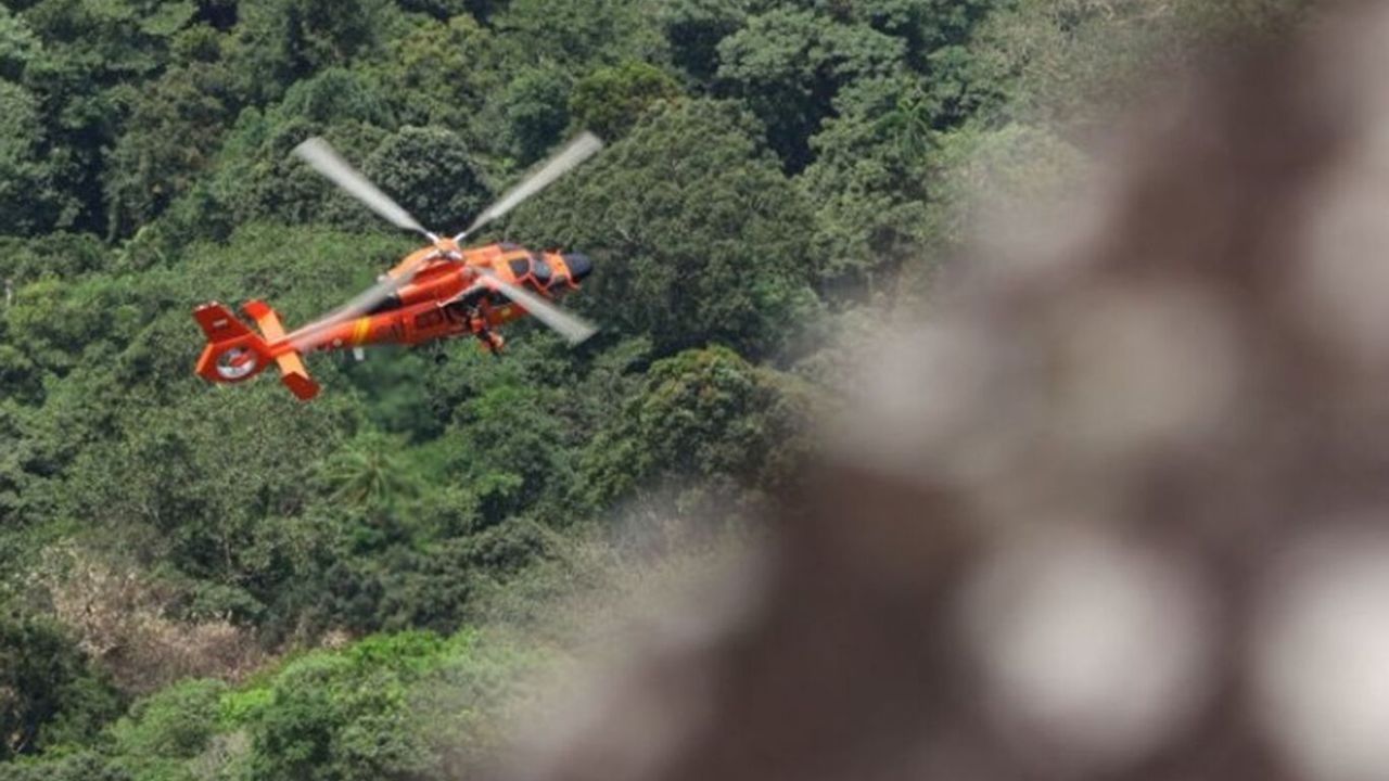 Endonezya’da kayıp helikopteri arama çalışmaları devam ediyor!