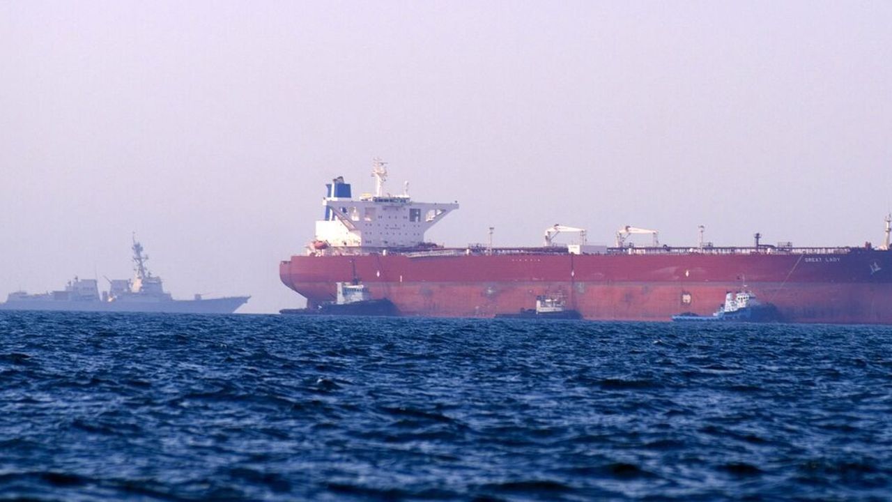 ABD ablukası deliniyor.. Süpertanker Hürmüz'de