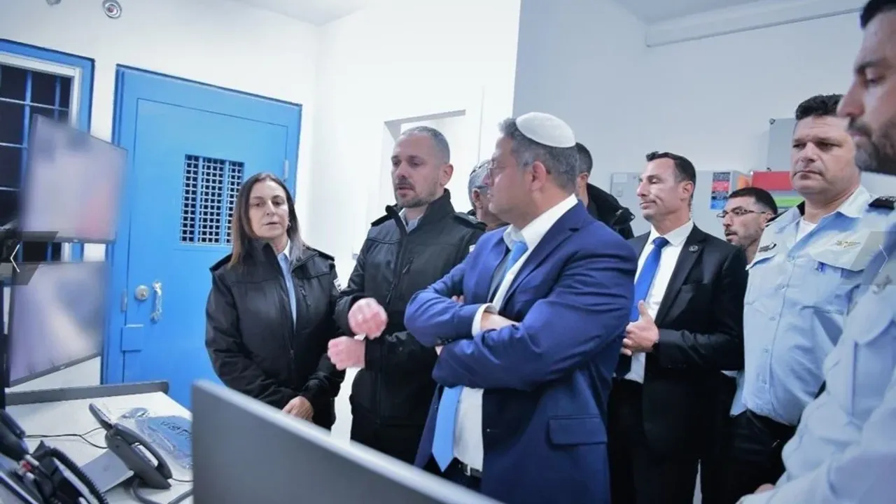 Haaretz ifşa etti: Filistinli esirlere sistematik tıbbi ambargo