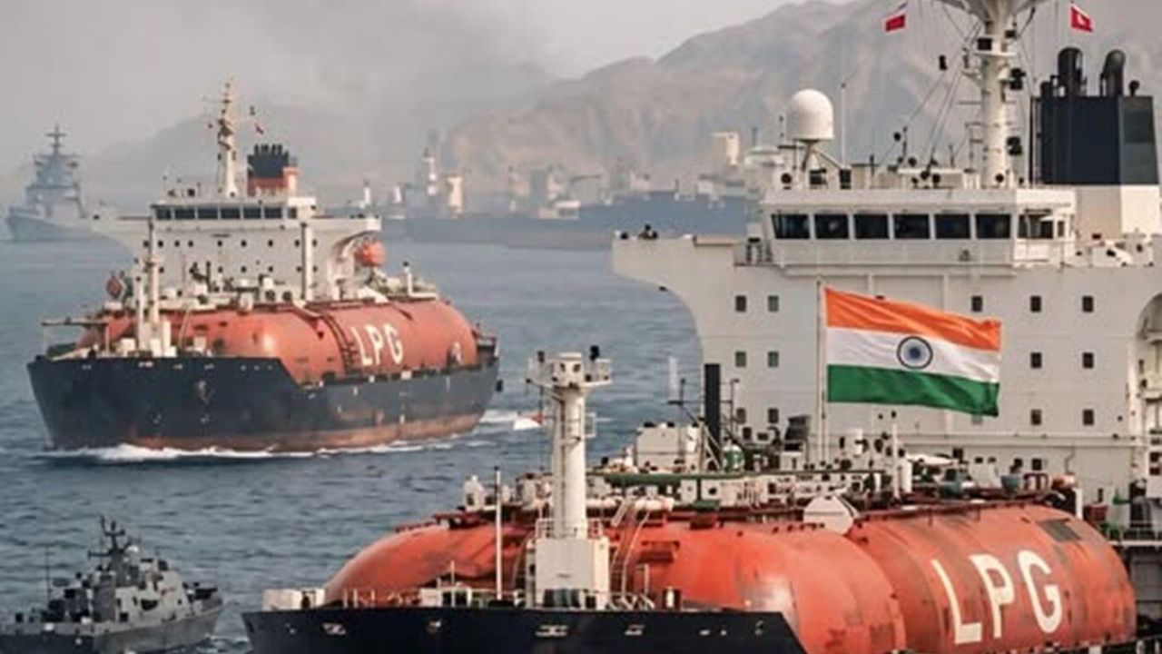 Hindistan bayraklı LPG tankeri Hürmüz Boğazı’ndan geçti