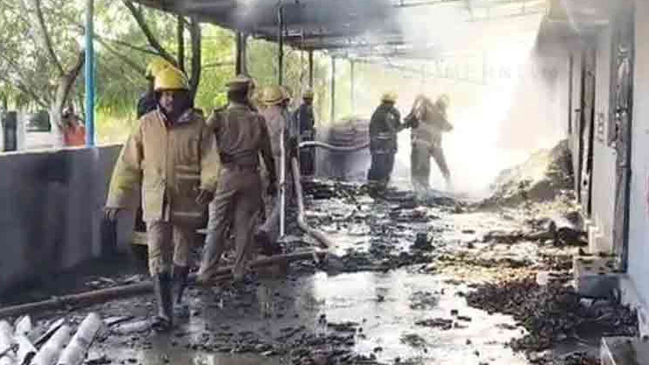 Hindistan'da havai fişek fabrikasında patlama!