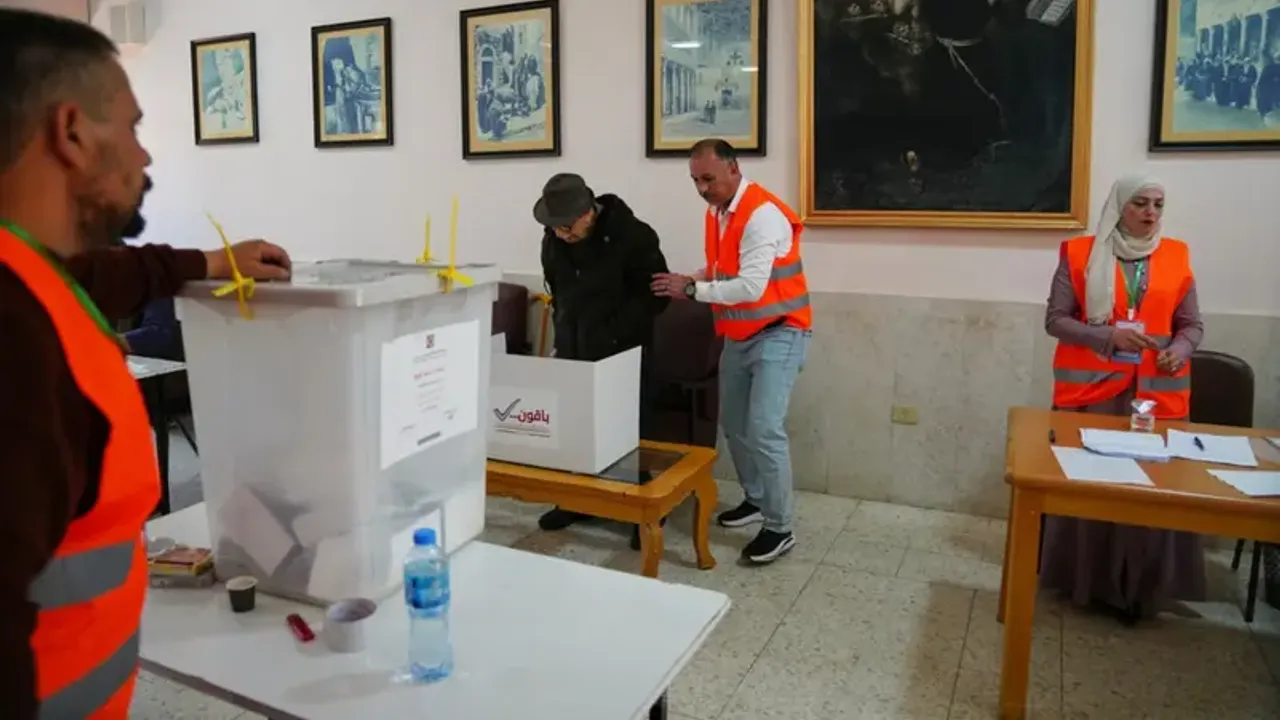 Filistin'de seçim: Kim önde?