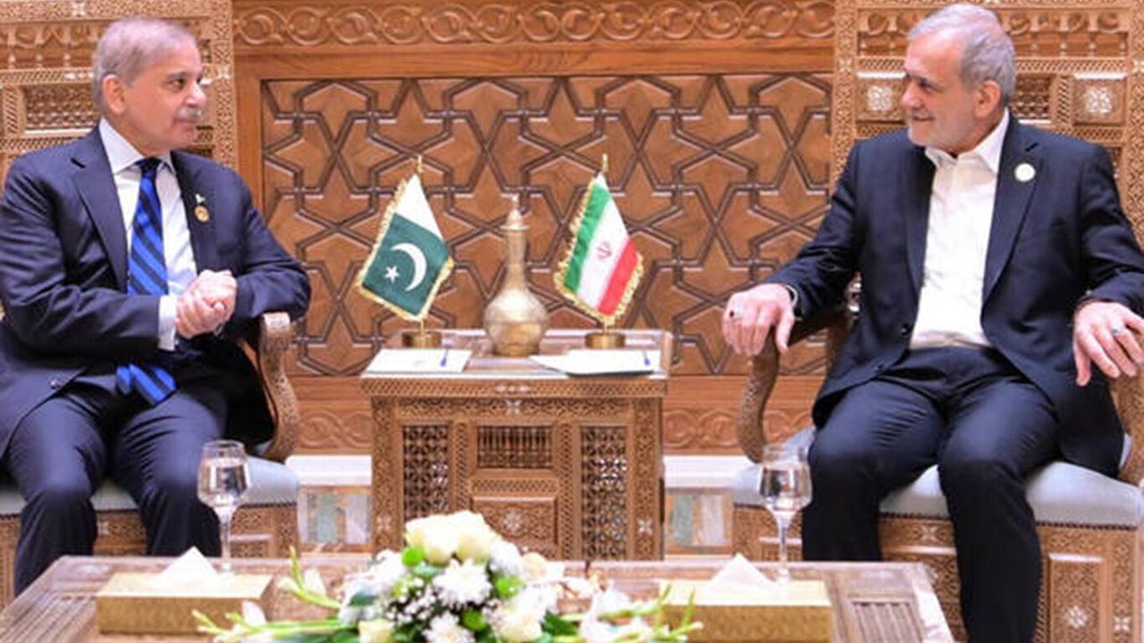 Pakistan Başbakanı Şerif ile İran Cumhurbaşkanı Pezeşkiyan görüştü