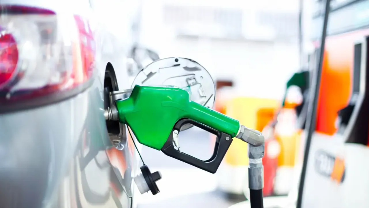 Benzin fiyatları yine fırladı