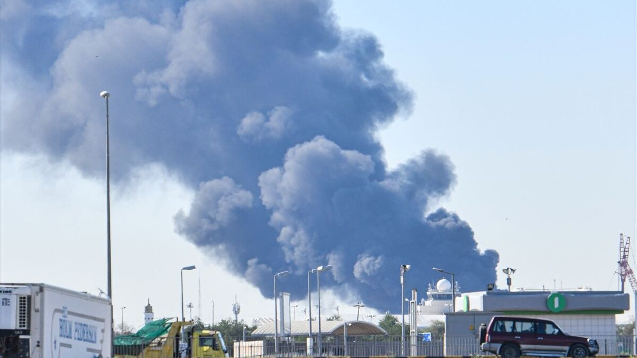 İran, Kuveyt'in uluslararası hava limanını vurdu