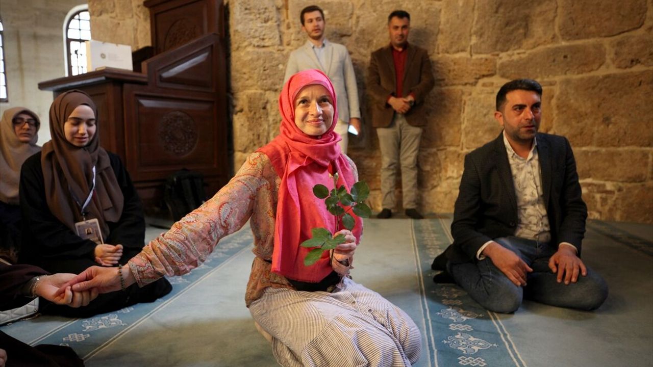 Yoga eğitmeniydi: Müslüman olarak Meyrem adını aldı!