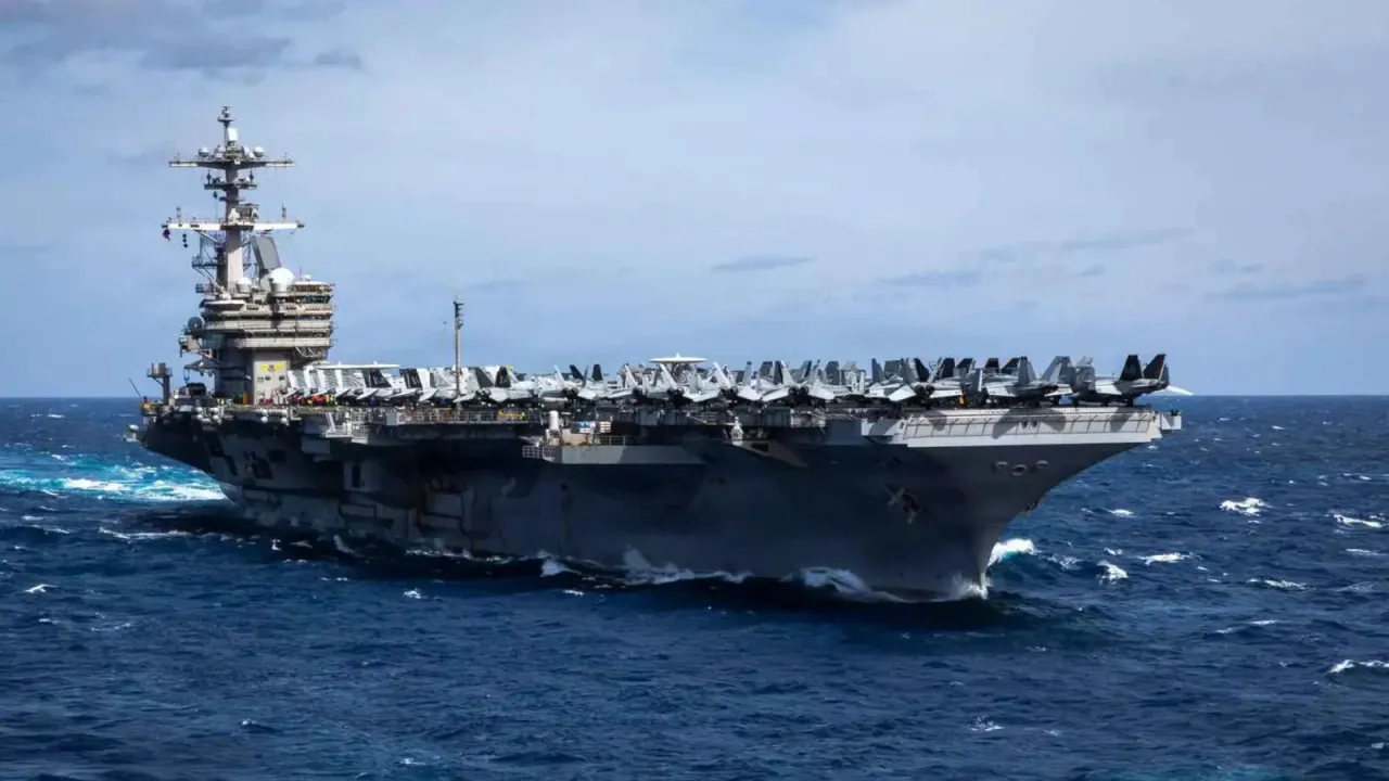 ABD uçak gemisi Yemen korkusu nedeniyle Kızıldeniz'den geçemedi