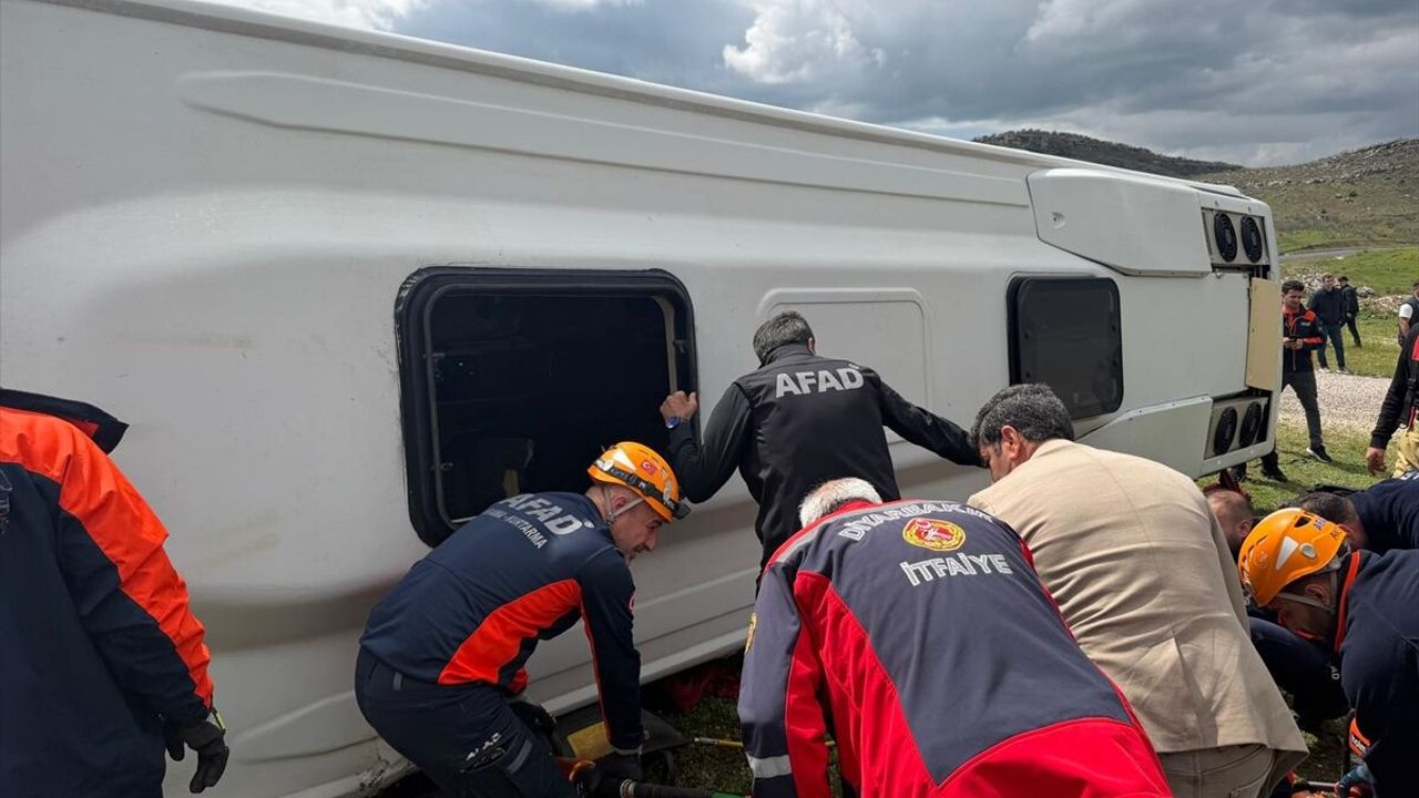 Diyarbakır'da kaza: Çok sayıda yaralı var