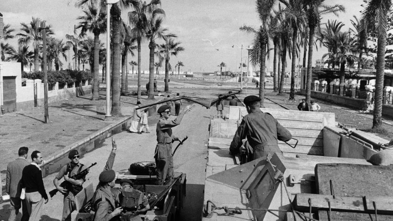 İmparatorluklar böyle çöker: Süveyş'ten Hürmüz'e