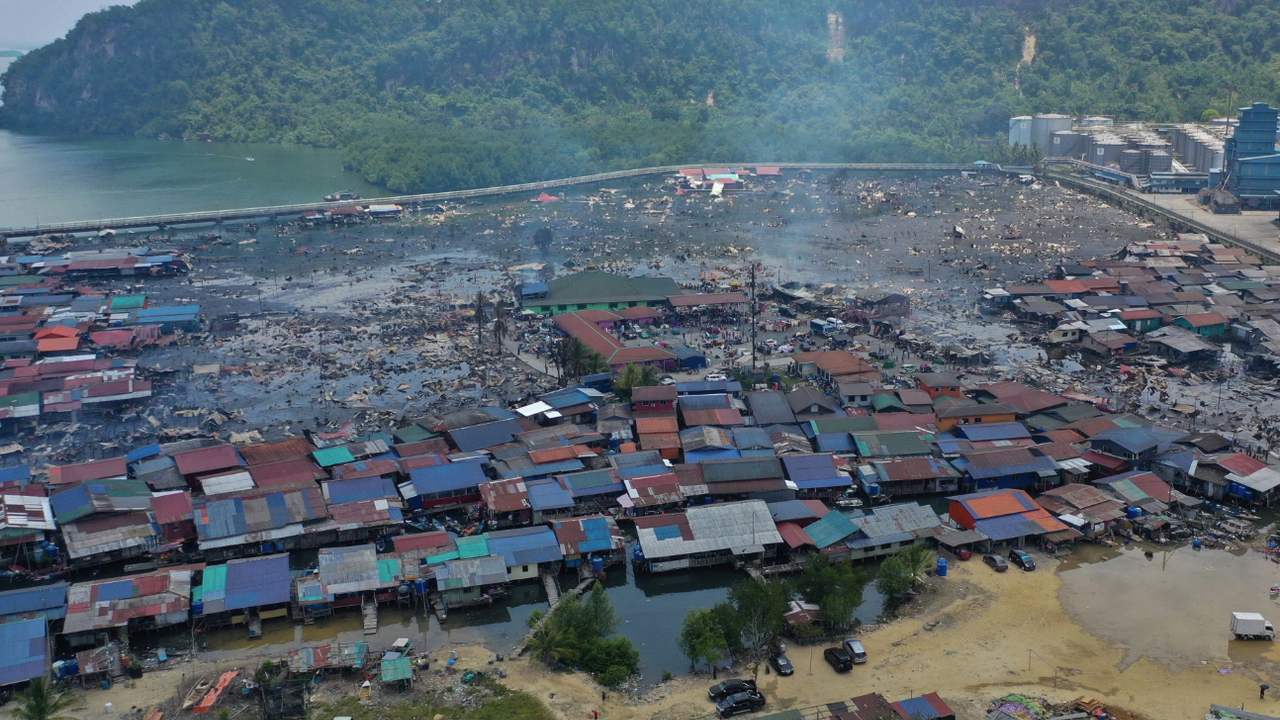 1000 ev yanarak kül oldu