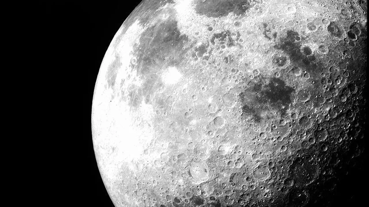 Ay'da iki yeni mineral keşfi