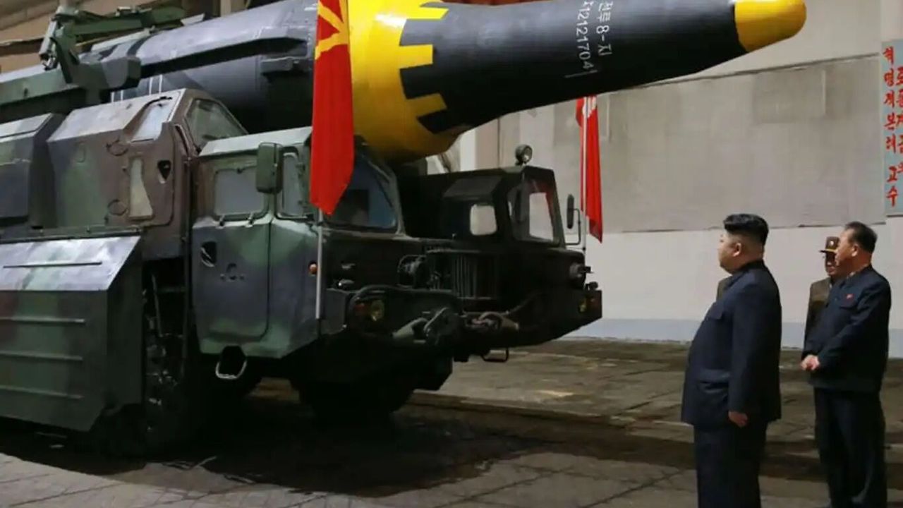 Kim yine deniyor! Yeni silahlarını ortaya çıkardı