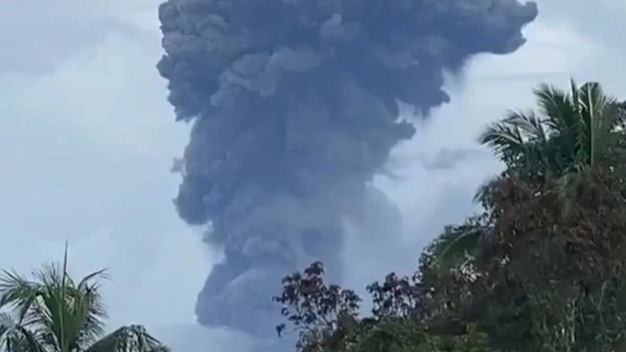 Semeru Yanardağı yeniden faaliyete geçti!