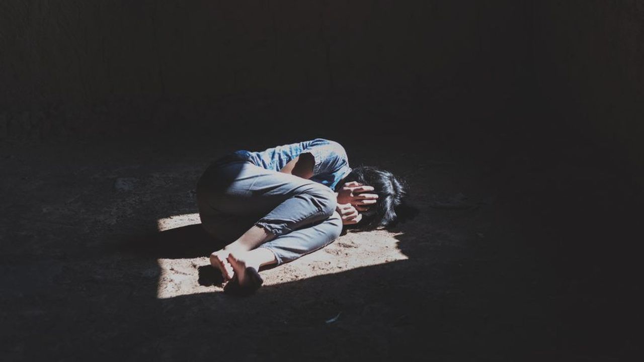 Korkunç olay: 9 yaşındaki çocuk iki yıl boyunca bir minibüste kilitli tutuldu!