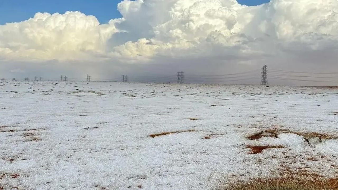 Çöller bembeyaz oldu