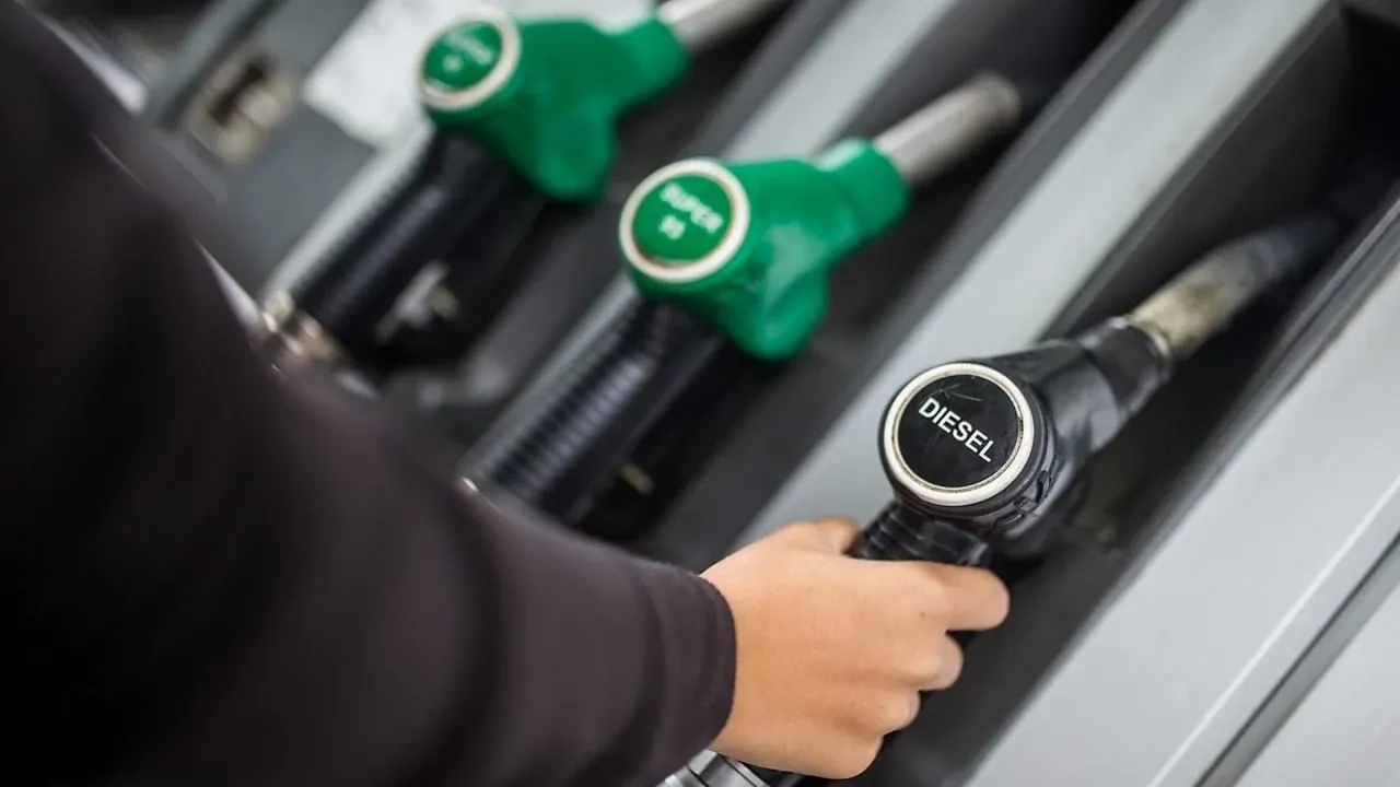 Petrol düştü, vatandaş akaryakıtta da indirim bekliyor.. Güncel fiyatlar