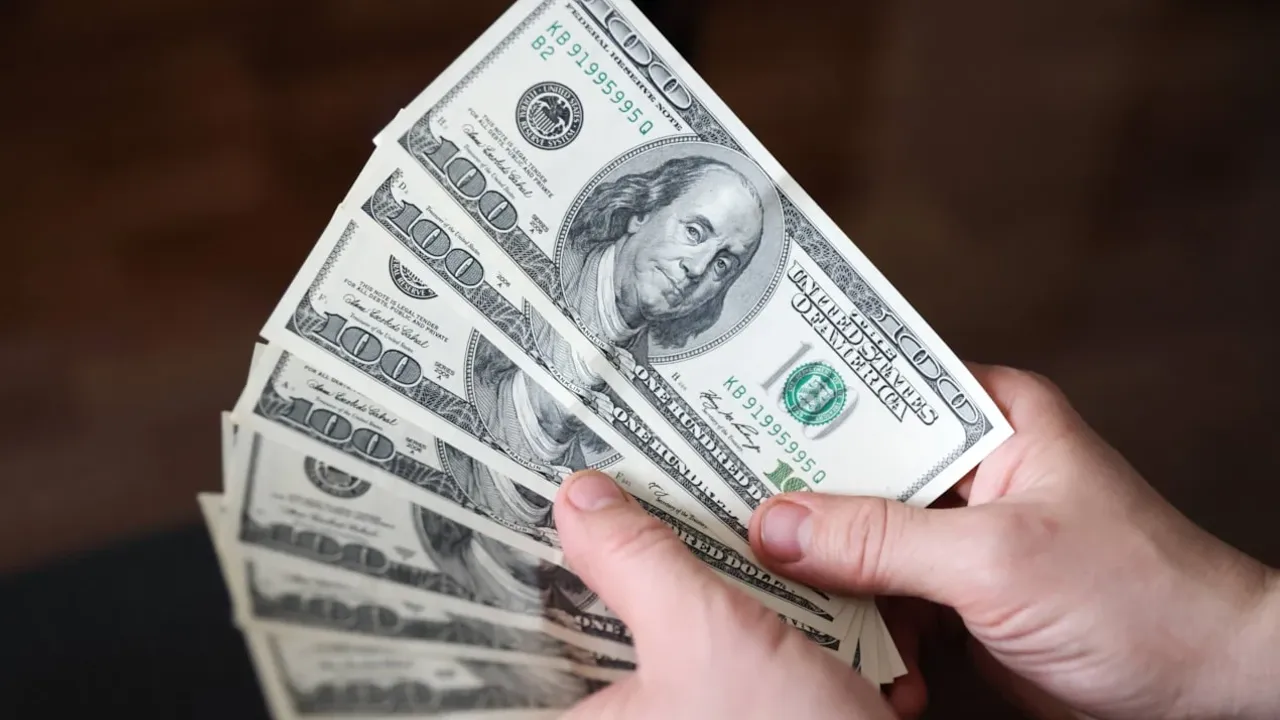 Dolar  bir haftanın zirvesinde