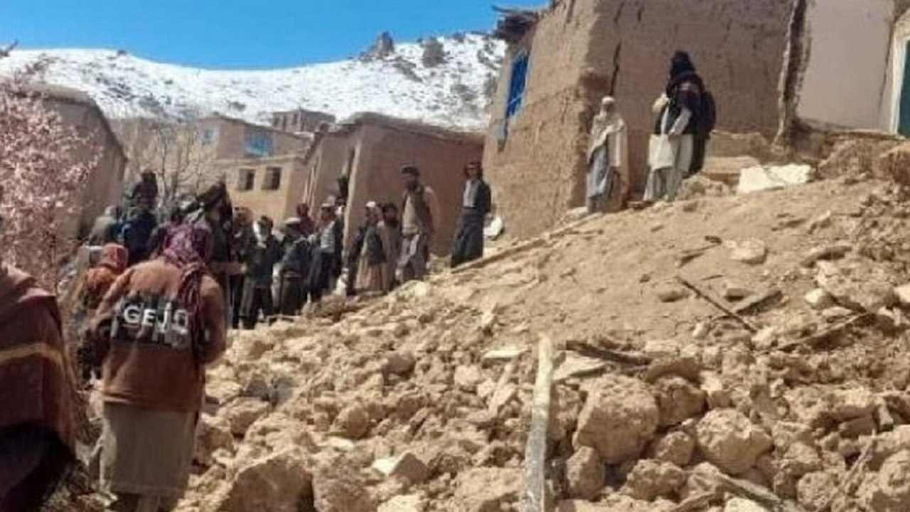 Afganistan'da yağış nedeniyle çatılar çöktü: Çok sayıda can kaybı!