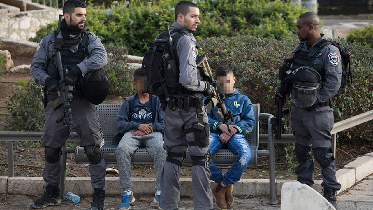 Filistinli çocuklara insanlık dışı işkence ve cinsel saldırı!