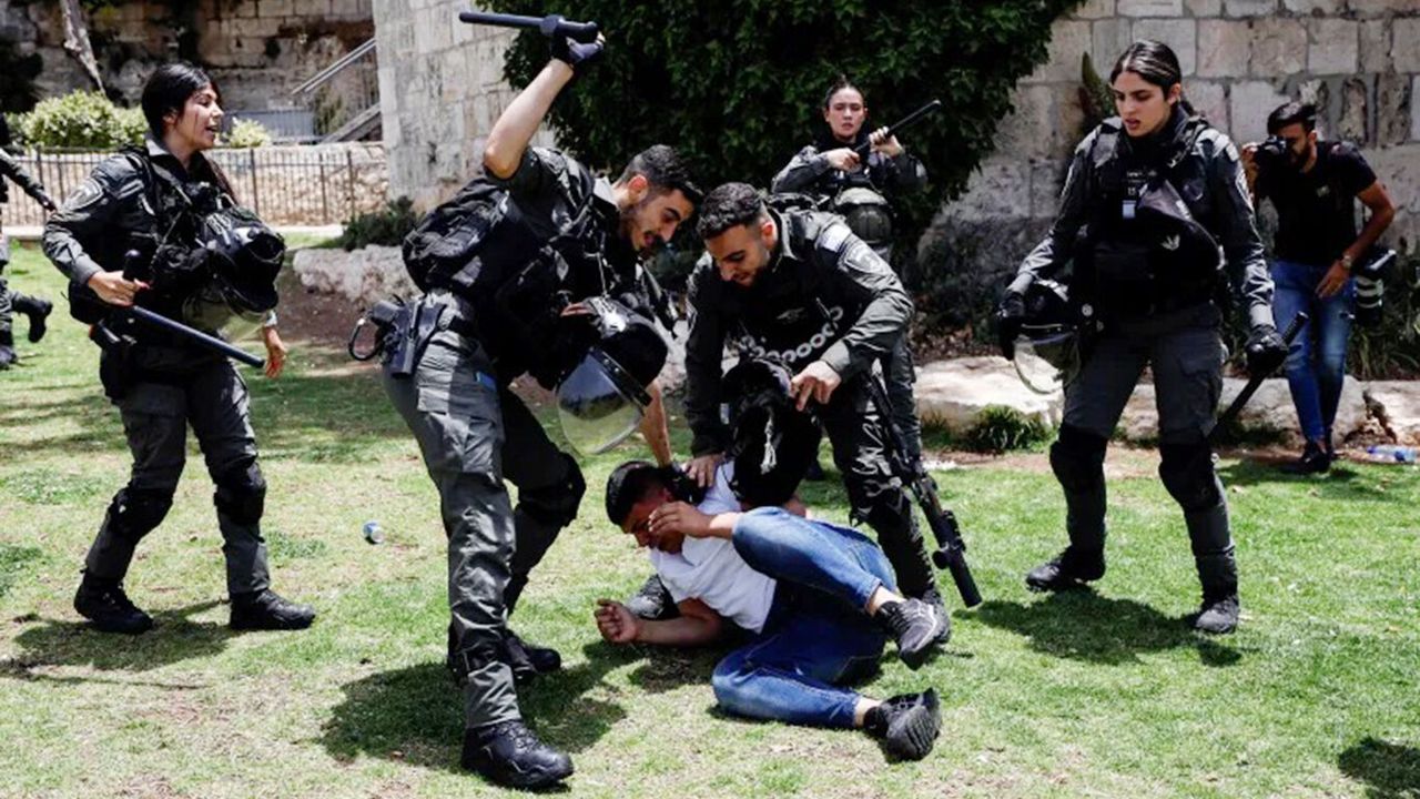 İşgal rejimi Gazetecilere saldırıyor!