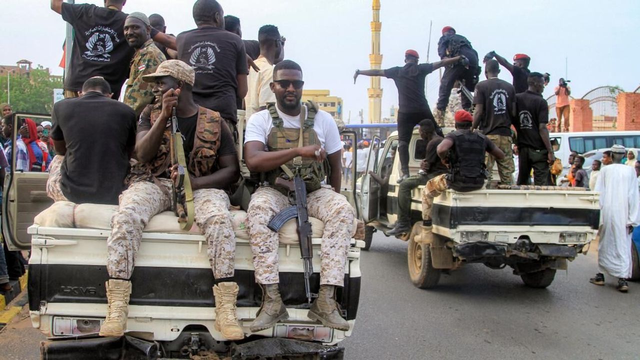 Suud istedi, Pakistan Sudan'a silah satışını durdurdu