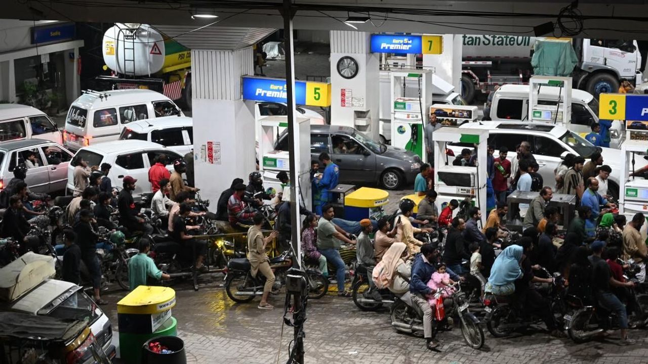 Yakıt zammı ülkeyi karıştırdı