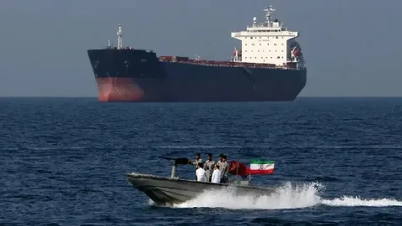 ABD'nin sözde ablukası delindi, Çin tankeri Hürmüz'den geçti