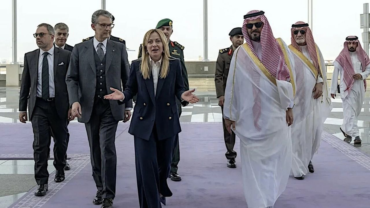 İtalya Başbakanı Meloni Körfez turuna çıktı!